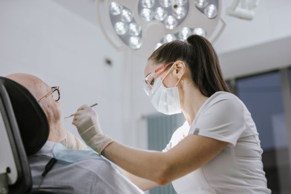 Top 5 raisons de consulter un dentiste à Saint-Léonard
