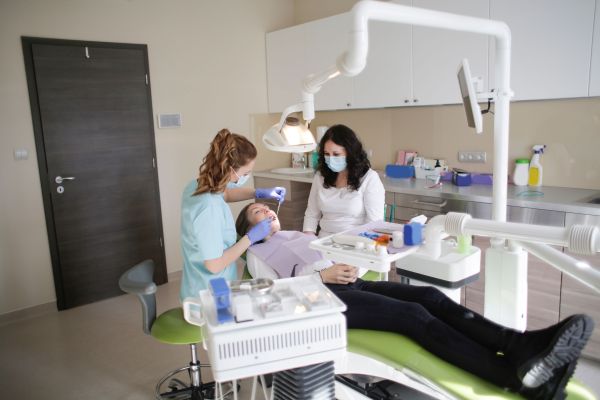 Top 5 raisons de consulter un dentiste à Saint-Léonard
